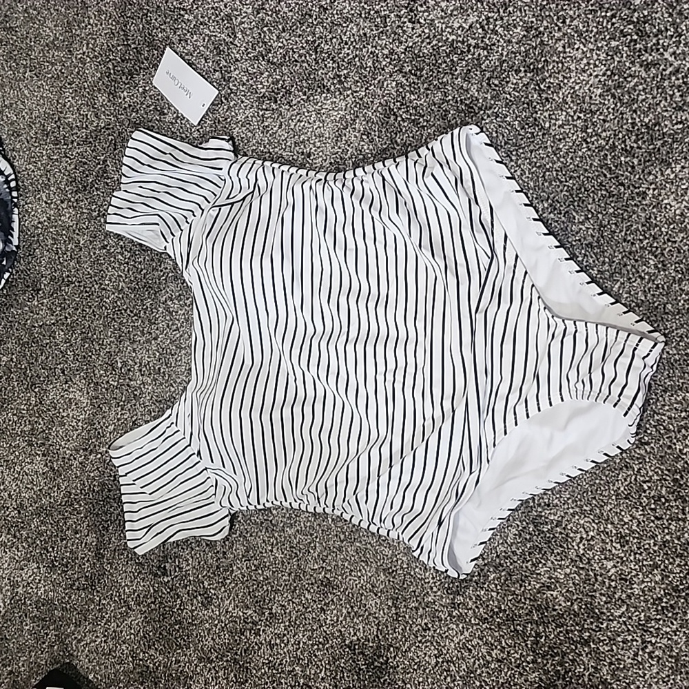 Brand new Meet Curve one piece xl